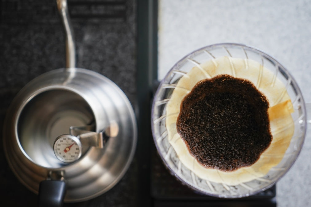 コーヒー抽出温度の最適解｜浅煎り92-96℃・中煎り88-92℃・深煎り85-88℃の使い分け
