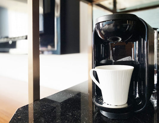 【初心者向け】ドリップ式コーヒーメーカーの選び方｜ハリオ＆カリタで味わう“手淹れの美学”