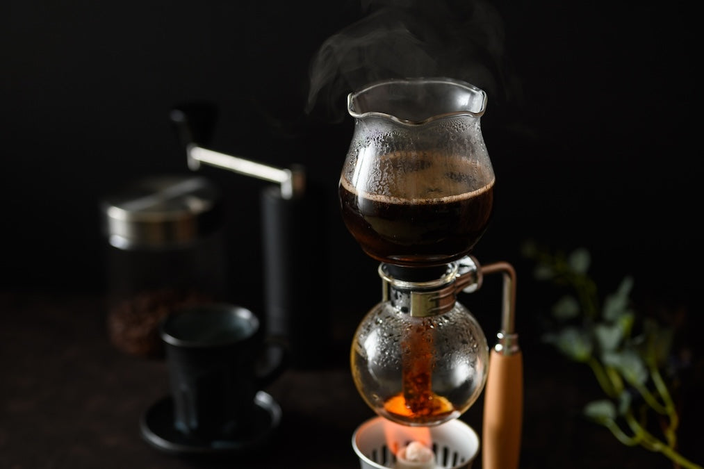 サイフォンコーヒーの仕組みと淹れ方｜減圧抽出で生む極上の香りと味わい