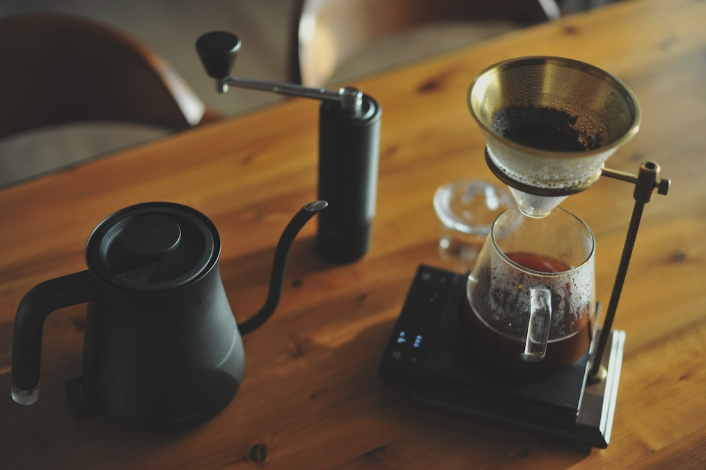 【プロが断言】家庭用電動ミルの正解はこれ。カリタとハリオで選ぶ、劇的に味が変わるおすすめ3選