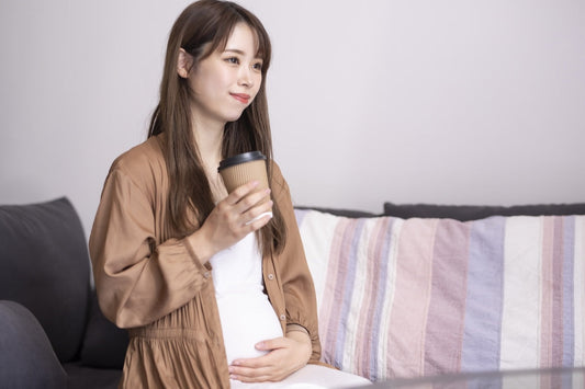 授乳中でも安心して飲めるカフェインレスコーヒーとは？安全性・選び方・おすすめまで解説