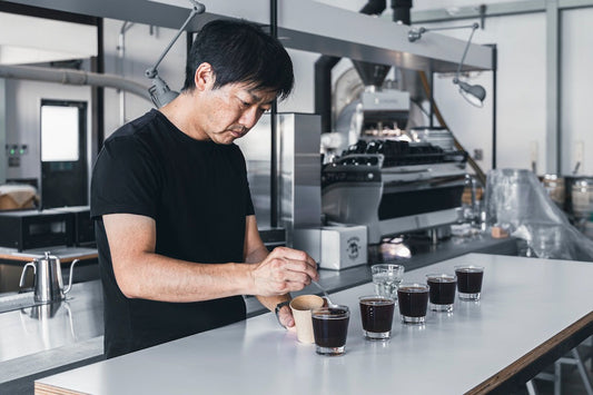 コーヒー豆のカッピング方法とは？｜香りと味を見極める、静寂の儀式