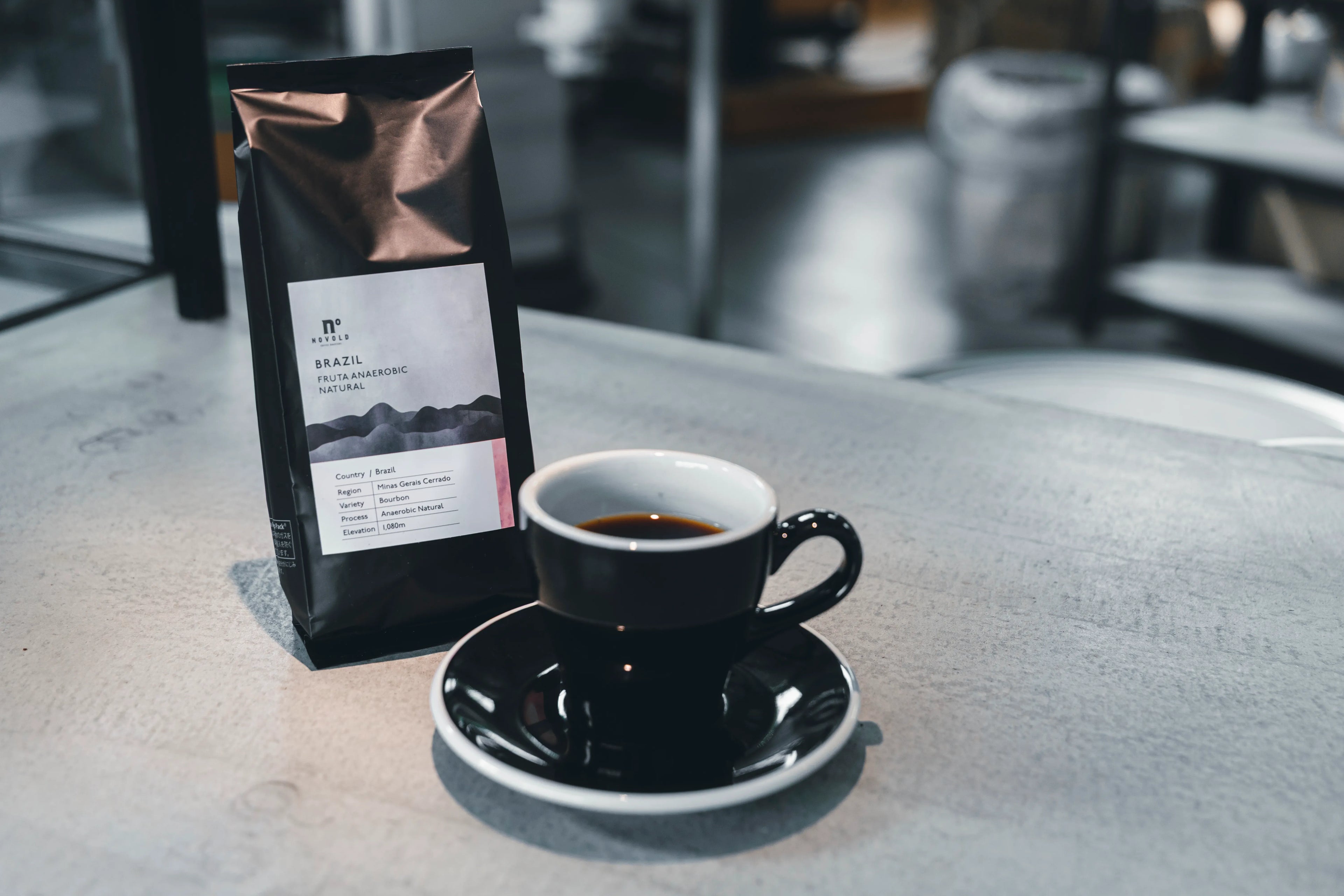 NOVOLD COFFEE ROASTERSのブラジル ナチュラル産パッケージとカップ
